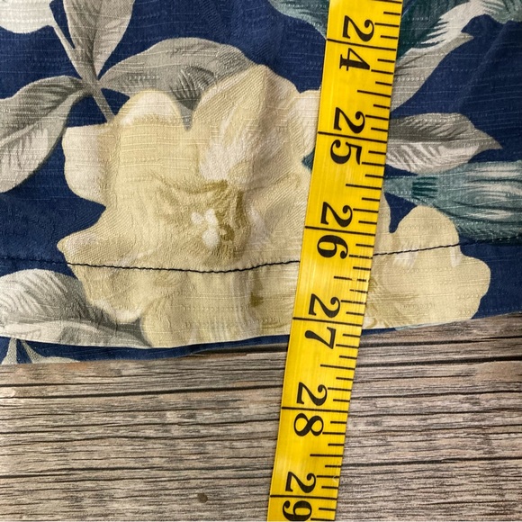 Tommy Bahama Hawaiian shirt Medium - Picture 5 of 7